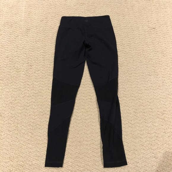 Aritzia TNA Mesh Mid Rise Leggings - Picture 3 of 4